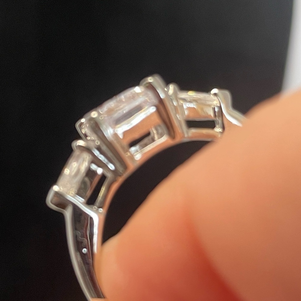 Rectangular cut cubic zirconia solitare ring with side cz accents. Size 10 - Picture 5 of 9